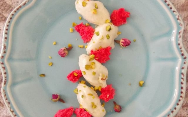Kulfi et sponge cake à la rose