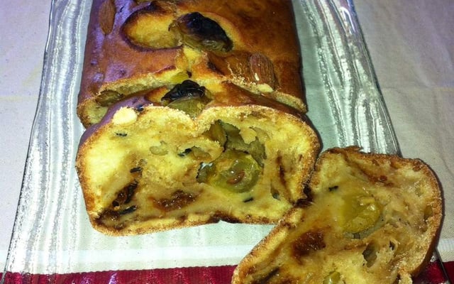 Cake d'été : abricots et raisins