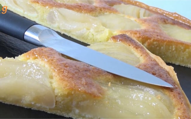 Tarte amandine aux poires et vanille nappée à l'abricot