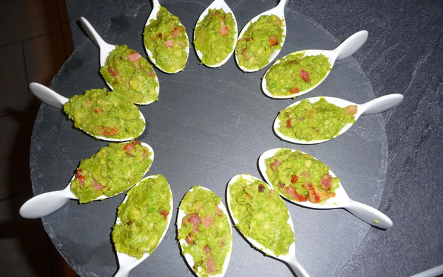 Purée d'avocat aux lardons