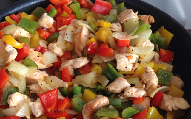 Fajitas au poulet et aux poivrons