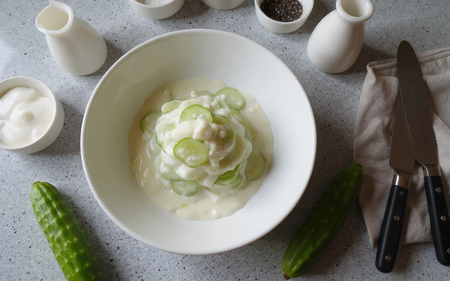 Concombres à la crème fraîche et vinaigre