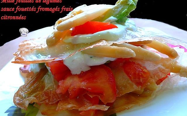Mille feuilles de légumes sauce fouettés fromagés frais citronnées