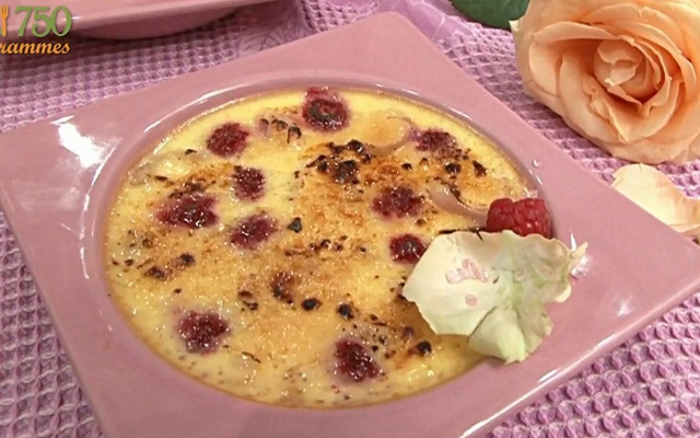 Crème brûlée aux framboises et aux litchis