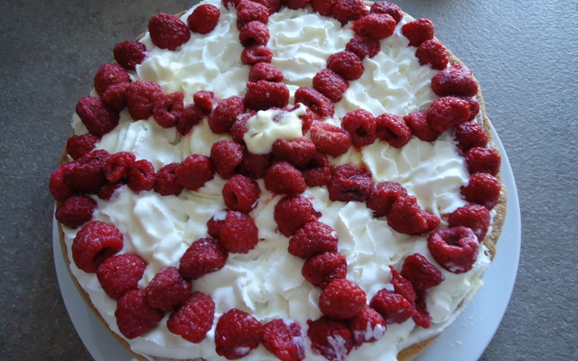 Framboisier et son décor aux framboises fraîches