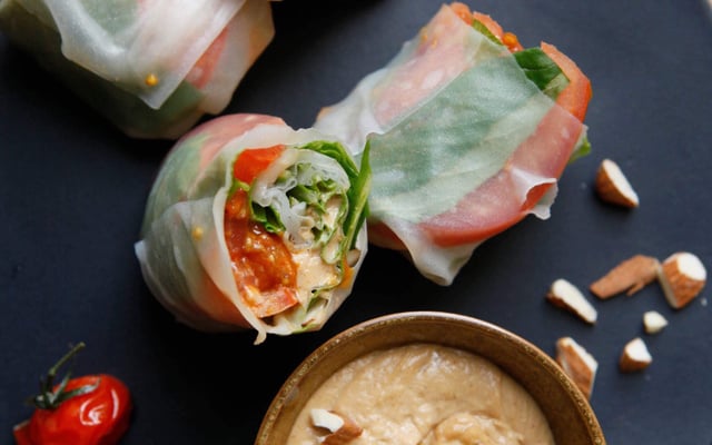 Rouleaux de printemps aux tomates de France, amandes et basilic