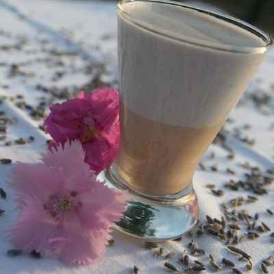 Bavarois au pandan sur lit de mousse praliné