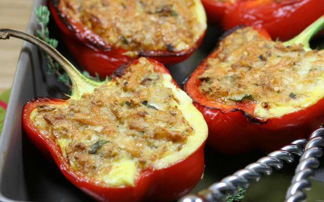 Poivrons Rouges farcis au Thon et au fromage râpé Sublime Filante Giovanni Ferrari