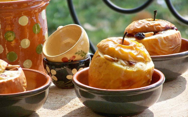 Entre la pomme et le fromage : Pomme cuite, farçie au Roquefort Papillon