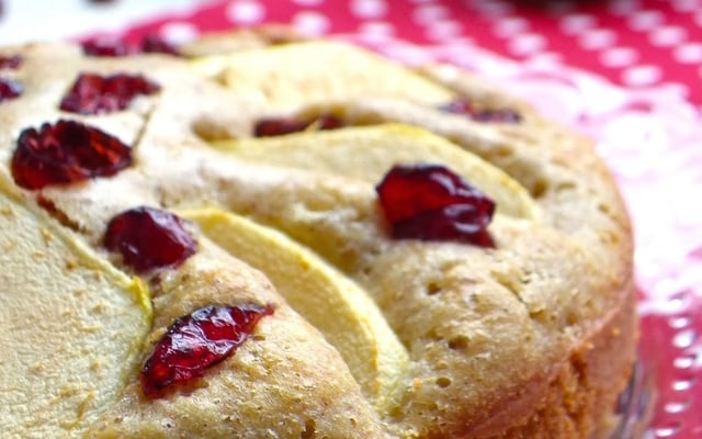 Moelleux à l'épeautre, aux pommes et cranberries