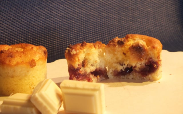 Muffins sucrés cerise noire et chocolat blanc