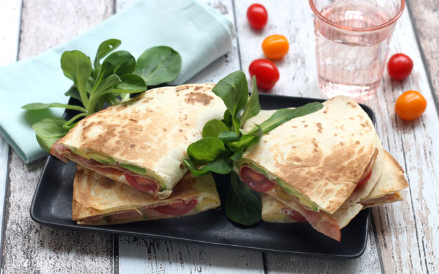 Quesadillas avocat et bacon