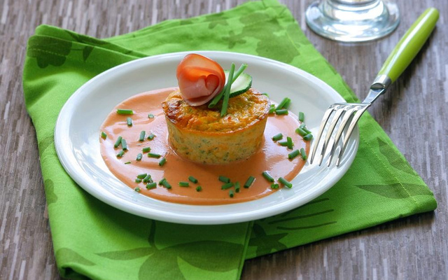 Petits flans aux courgettes, bacon et Ketchup