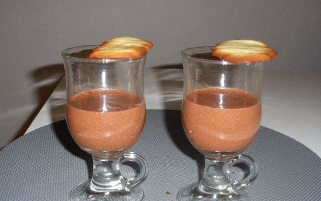 Mousse au chocolat et sa langue de chat