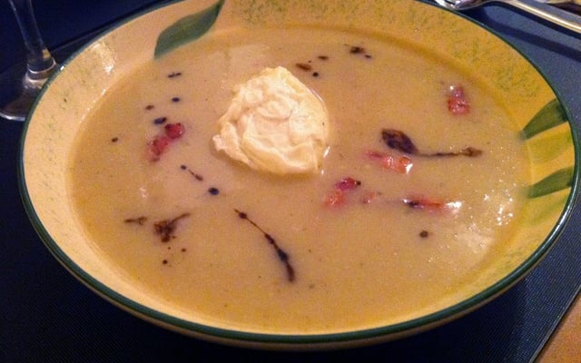 Soupe au lard et son œuf poché