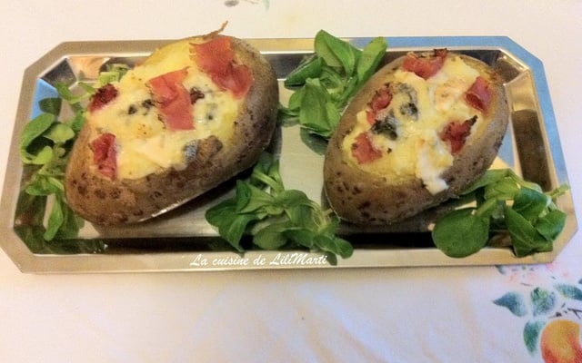 Pommes de terre farcies au roquefort et  filet de porc séché