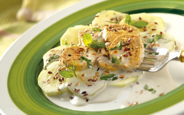 Concombres en robe blanche