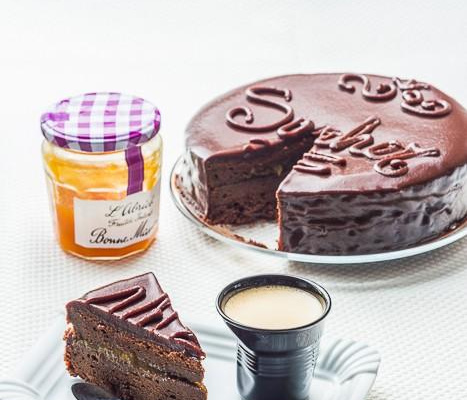 Sacher Torte à la confiture d'abricots Bonne Maman