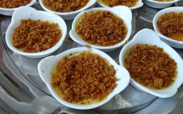 Mini cremes brulees au foie gras et chapelure de pain d'épice