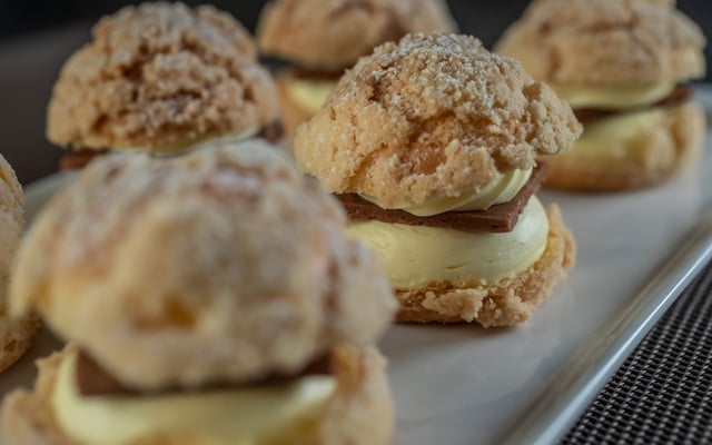 Choux croustillants à la crème de Safran du Quercy