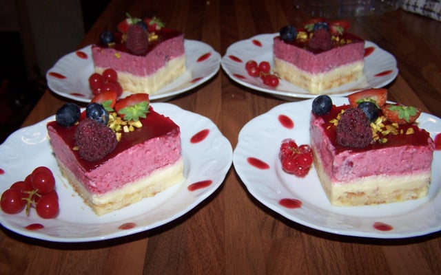 Entremet framboise sur mousse chocolat blanc