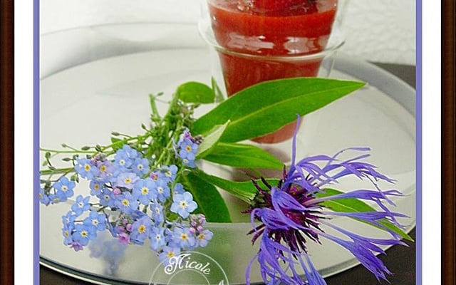 Smoothie fraises, orange, menthe et gingembre