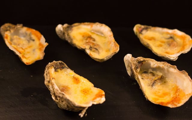 Huîtres chaudes gratinées
