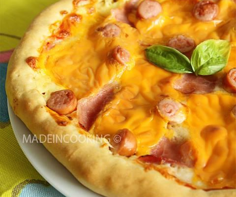 Pizza hot dog et croûte au gouda