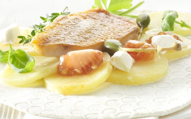 Carpaccio de pommes de terre, filets de rouget et chèvre