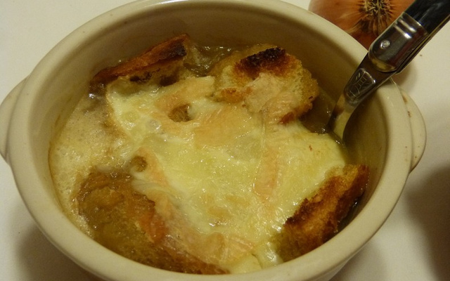 Soupe gratinée à l'oignon et au Munster