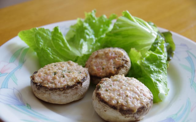 Champignons de Paris farcis au fromage blanc et au jambon