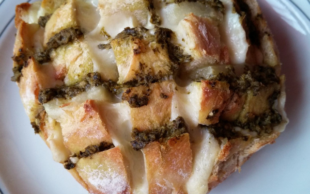 Pain hérisson à effeuiller au pesto et au Cantal