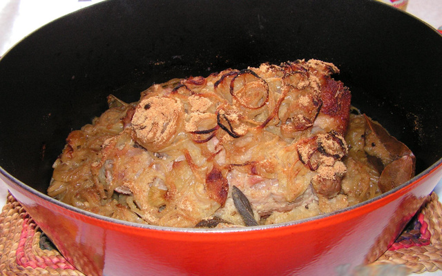 Rôti de porc aux oignons