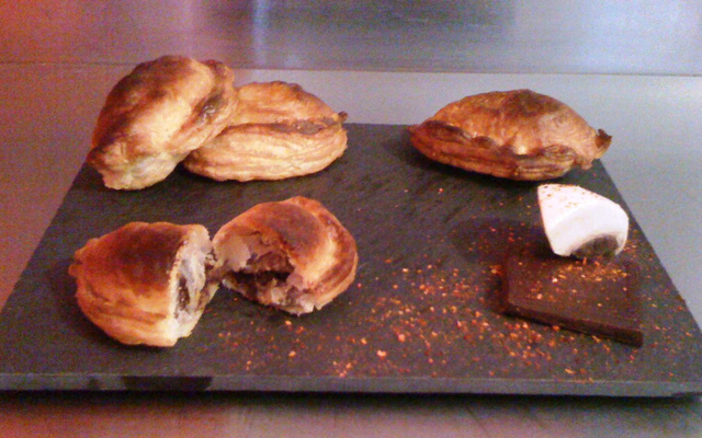 Chaussons aux champignons sauce chocolat