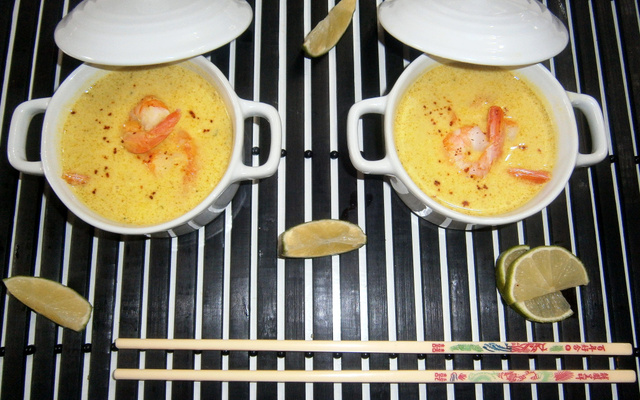 Soupe thaï aux crevettes, lait de coco et curry