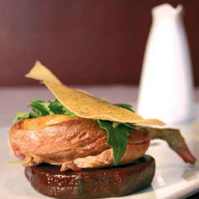 Volaille fermière du Béarn au foin et morilles