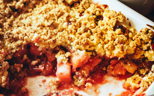 Crumble rhubarbe et fraises sans beurre