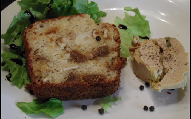 Cake de Noël aux figues-noisettes et chèvre