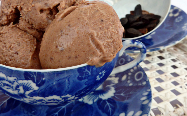 Glace au chocolat et fèves tonka