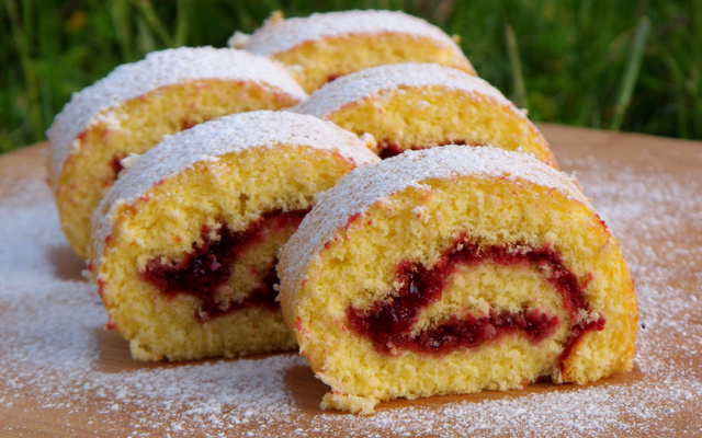Gâteau roulé à la confiture de framboises