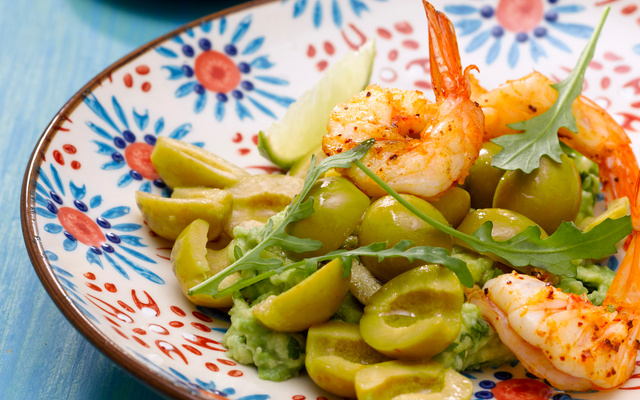 Tartare d'olives vertes, crevettes et avocat