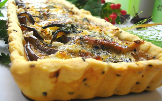 Tarte estivale savoureuse Aubergines, Mozzarella et Sésame Noir