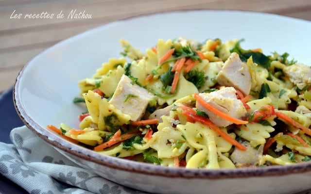 Salade de pâtes au poulet, vinaigrette moutarde et curry