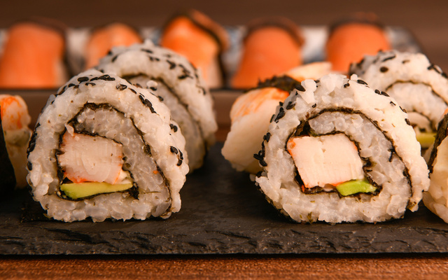 Makis californiens surimi et avocat