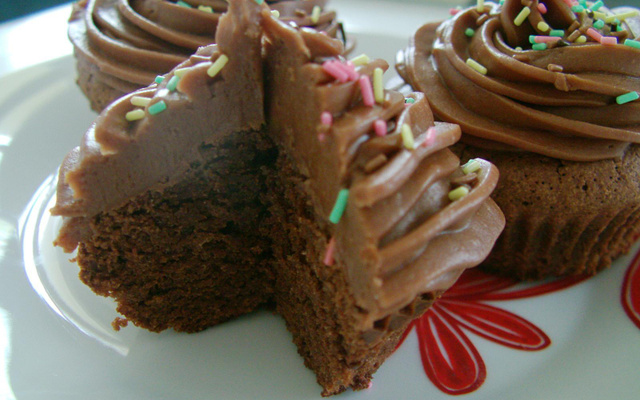 Cupcakes moelleux chocolat glaçage chocolat caramel