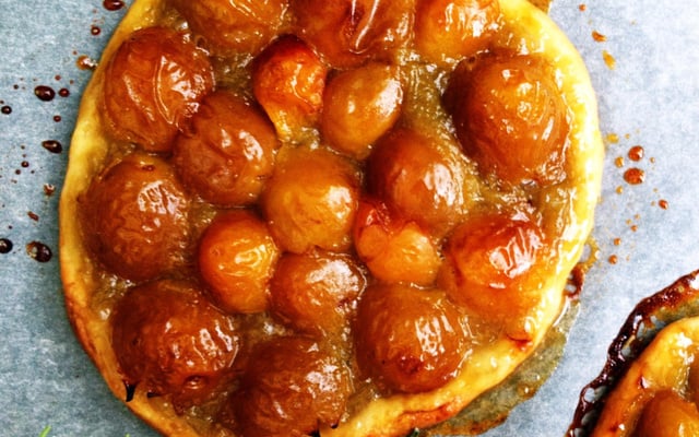 Tartelettes fines aux mirabelles, compote de rhubarbe et caramélisées au miel de romarin