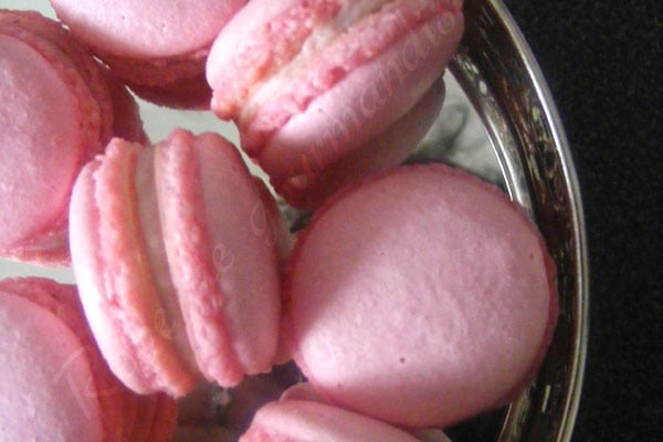 Macarons framboise, fleur de cerisier