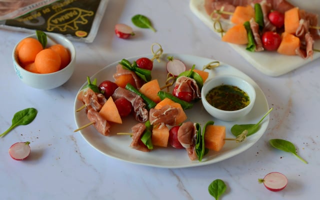 Brochettes de melon et jambon de Parme