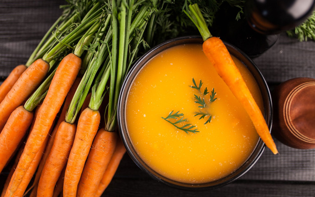 Petite soupe de fanes de carottes et radis