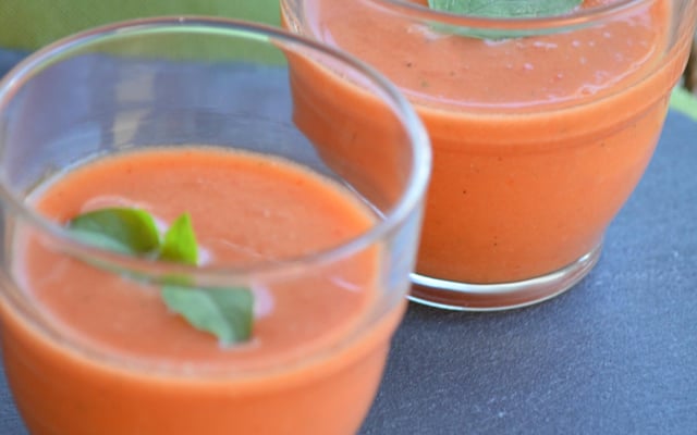 Gaspacho andalou au pain légèrement rassis